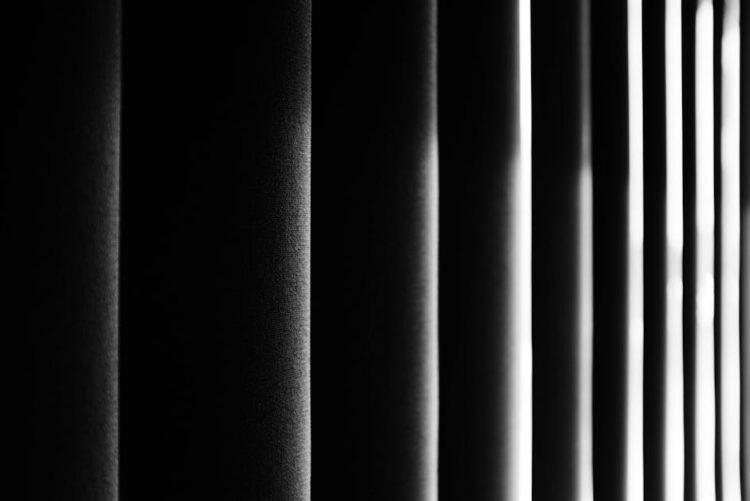 Raumakustik im Home Office: Nachhall senken mit Textilien, Paneelen und kluger Möblierung