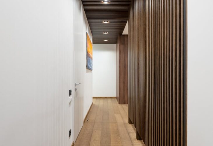 Schmale Flure clever nutzen: Garderobe, Stauraum und Licht auf 1 Meter Breite